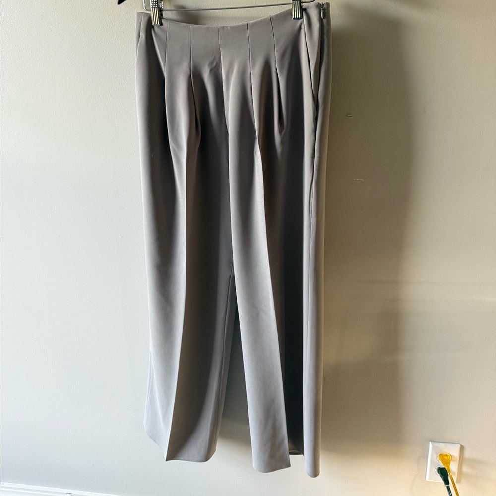 Armani Wide Leg High-Waisted Pants
Ankle Length